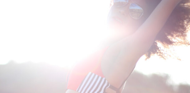 Ndoema sports color blocking track leggings with matching geo elastic bra top by of Onzie | Le Specs “Galactica” silver mirrored aviator sunglasses.