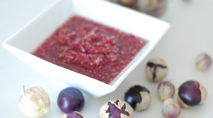 The Global Girl Raw Food Recipes: Purple tomatillo salsa. 100% vegan, dairy free, oil free and gluten free.