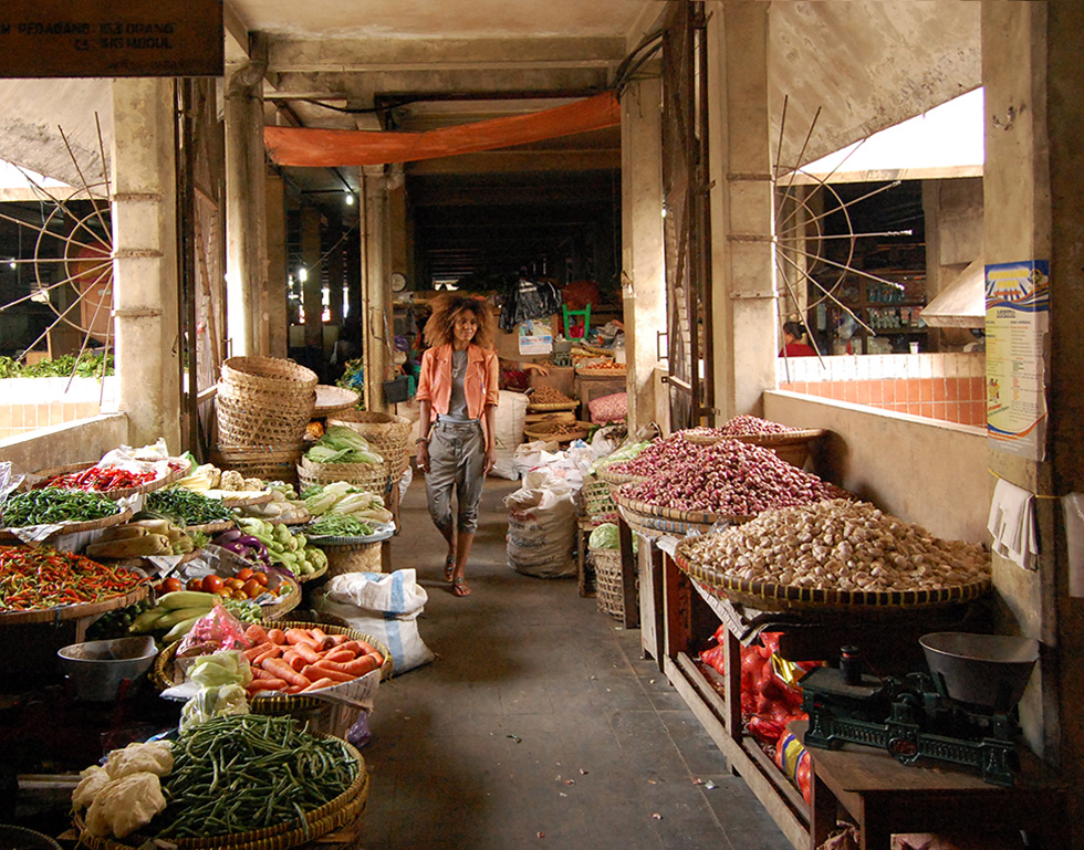 The Global Girl Travels: Ndoema at Yogyakarta's Beringharjo market, Indonesia