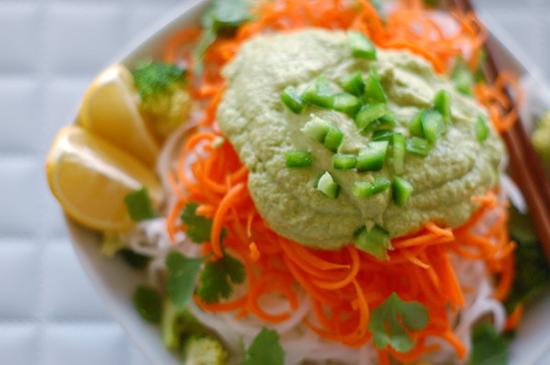 The Global Girl Raw Food Recipes: Raw Vegan Pad Thai with Daikon Noodles and Almond & Ginger Sauce. 100% gluten-free and dairy-free.